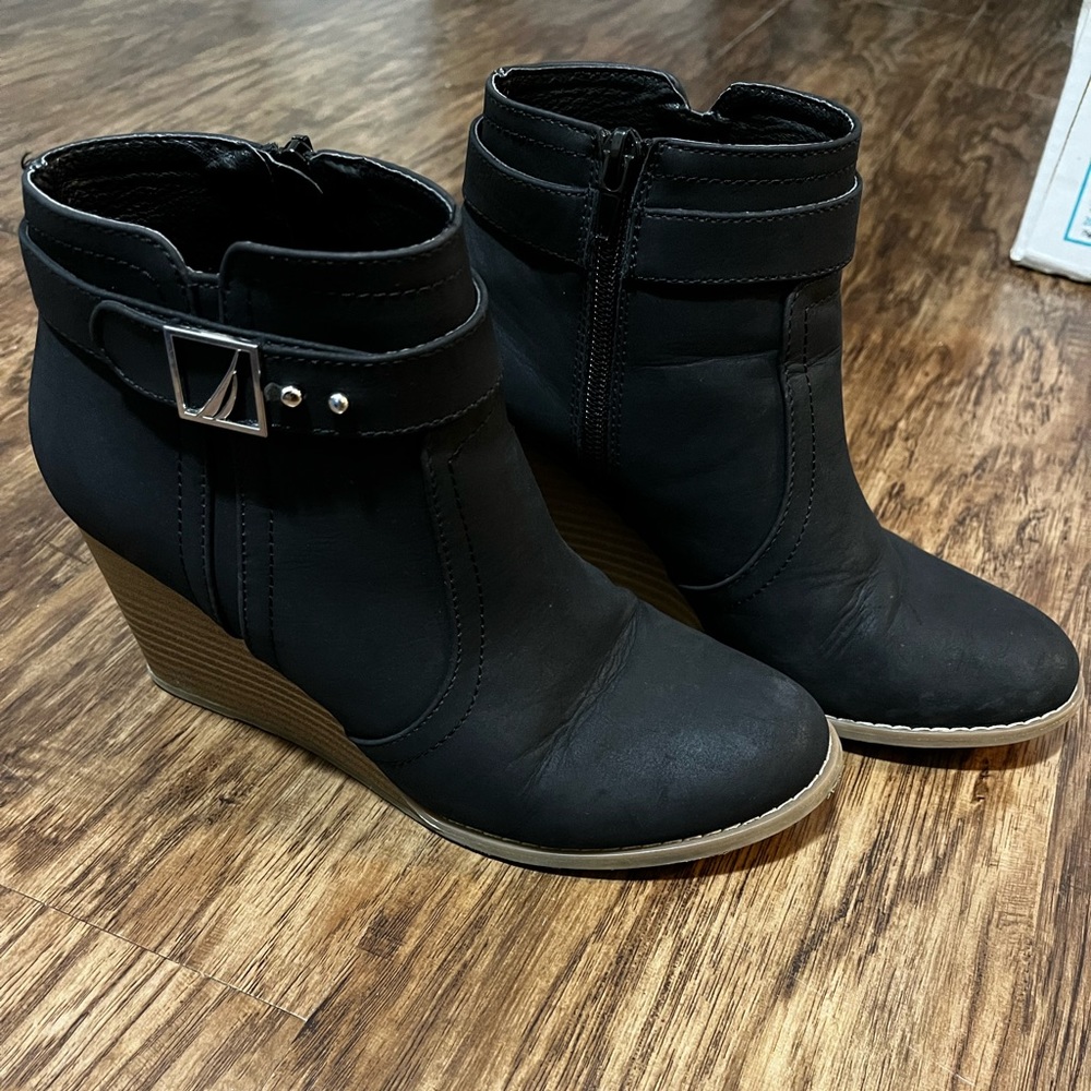 Nautica black booties